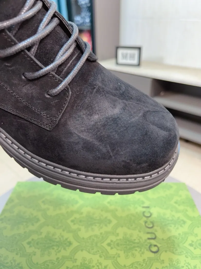 Men's shoes 💰540🌸🌸 (GUCCI) [cow lining plus velvet optional] [can be made without standard] New product Martin boots imported from Canada with full top layer high mercerized frosted fabric, punched using 3D digital technology, high-end and classy, ​​versatile to wear, full of three-dimensionality, close pictures will make you obsessed with the leather. You can't extricate yourself ~ the best on the market.          Fabric: Cowhide/Embossed Lining: Cowhide.          Please make a note when placing an order, sizes: 38-44 (37, 45, 46 can be customized and cannot be returned or exchanged) 5 colors available; black, gray, khaki, coffee, and earthy yellow